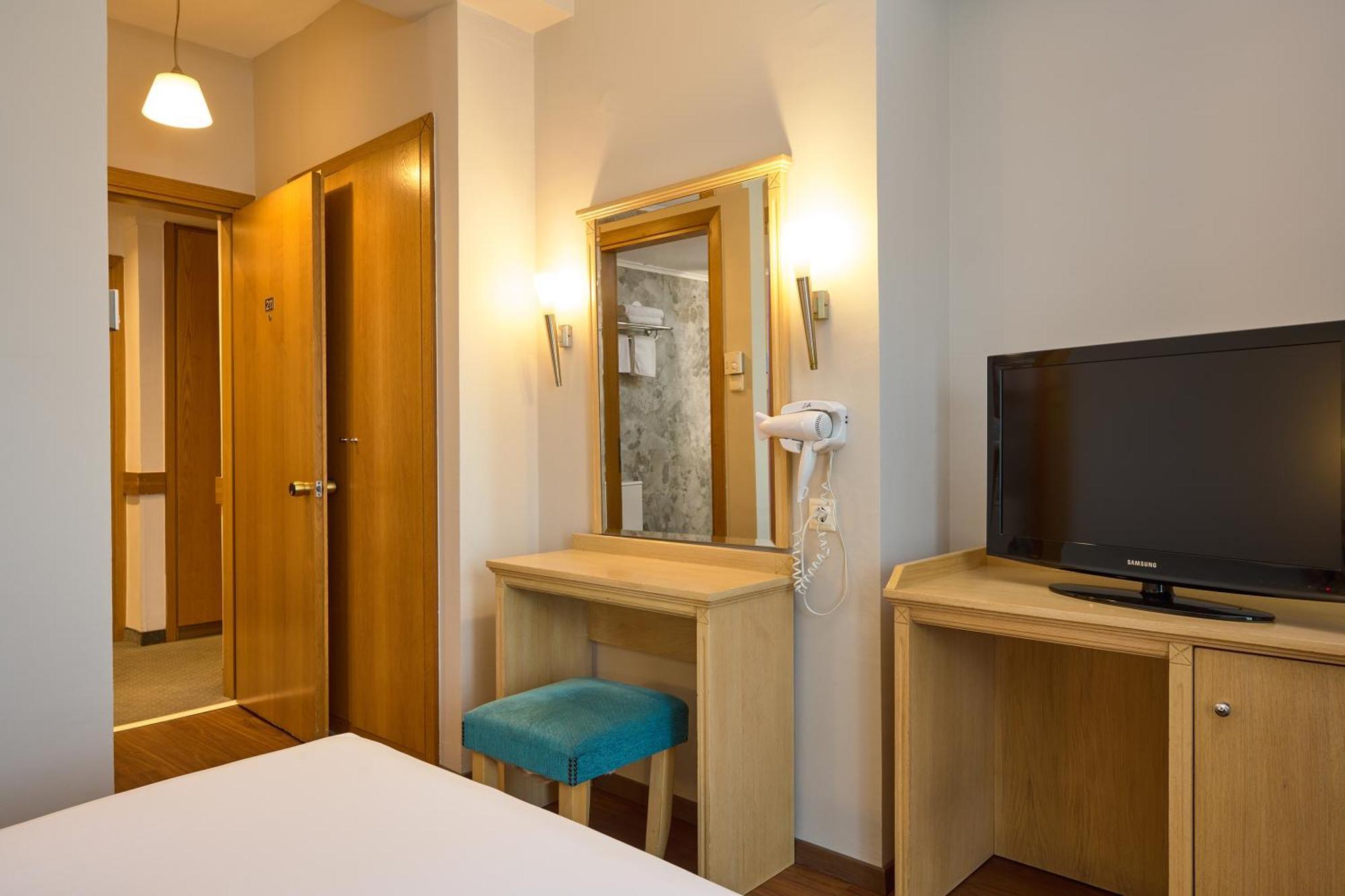 Iris Hotel Thermi Exterior photo