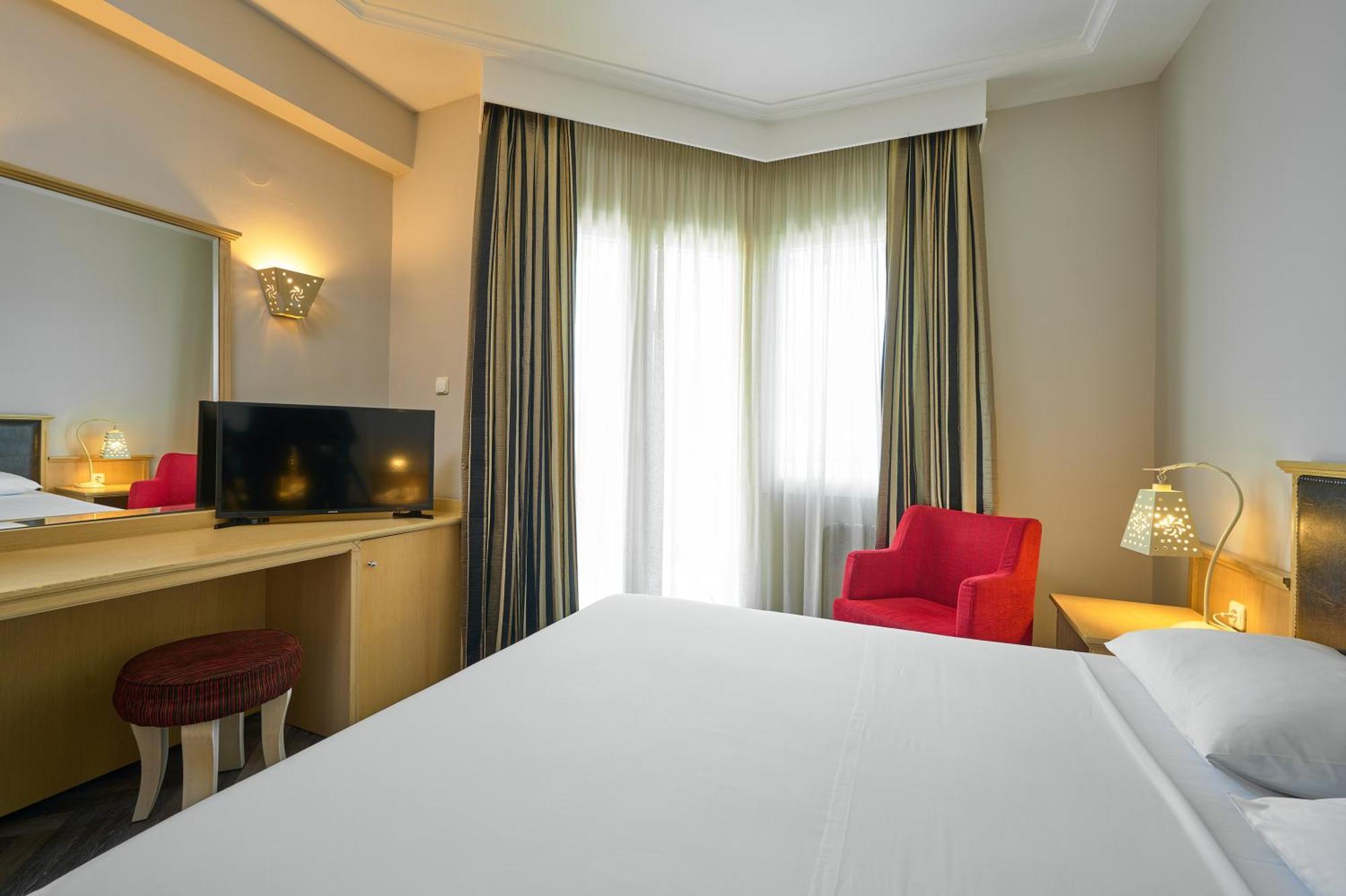 Iris Hotel Thermi Exterior photo